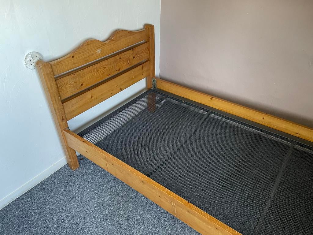 Houten eenpersoons ledikant 90x200 cm, Gebruikt, 90 cm, Eenpersoons, Ophalen of Verzenden