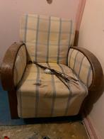 Vintage fauteuil met houten armleuningen, Antiek en Kunst, Antiek | Meubels | Stoelen en Banken, Ophalen
