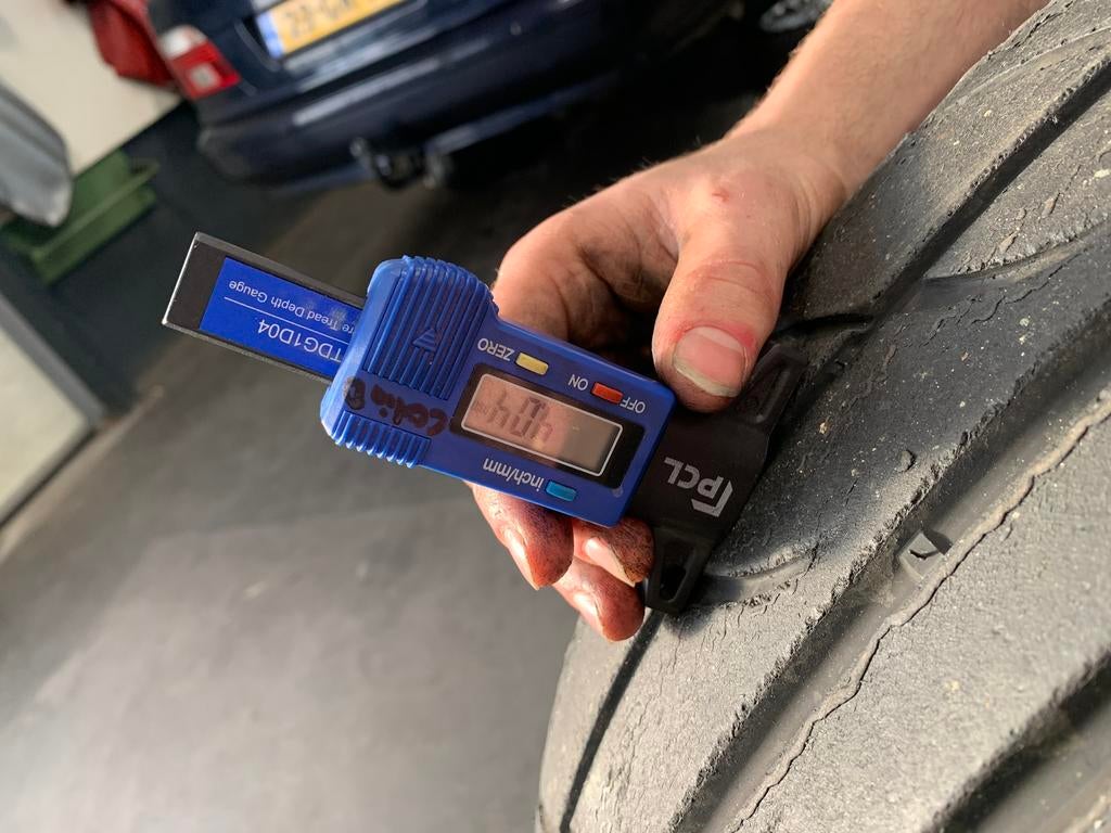 Te koop,Hankook Ventus R-3 banden, Auto-onderdelen, Banden en Velgen, Ophalen, 18 inch, Gebruikt, 235 mm