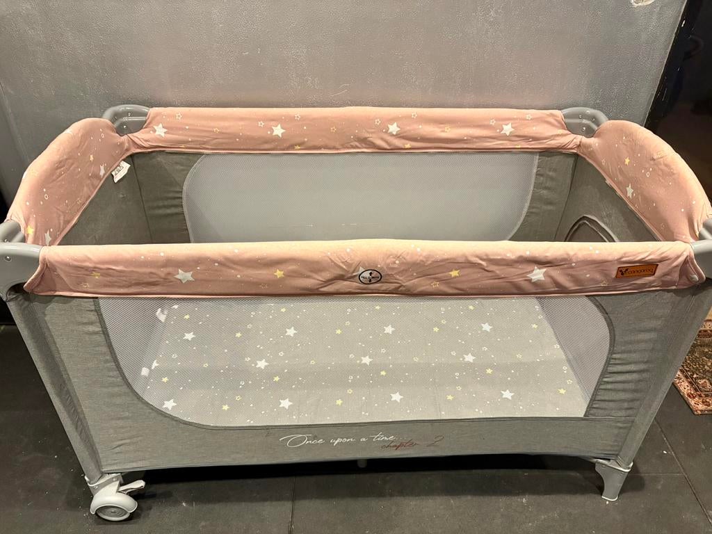 Roze campingbed, hoog en laagbodem, met opberghoes, Kinderen en Baby's, Babywiegjes en Ledikanten, Ophalen, Zo goed als nieuw