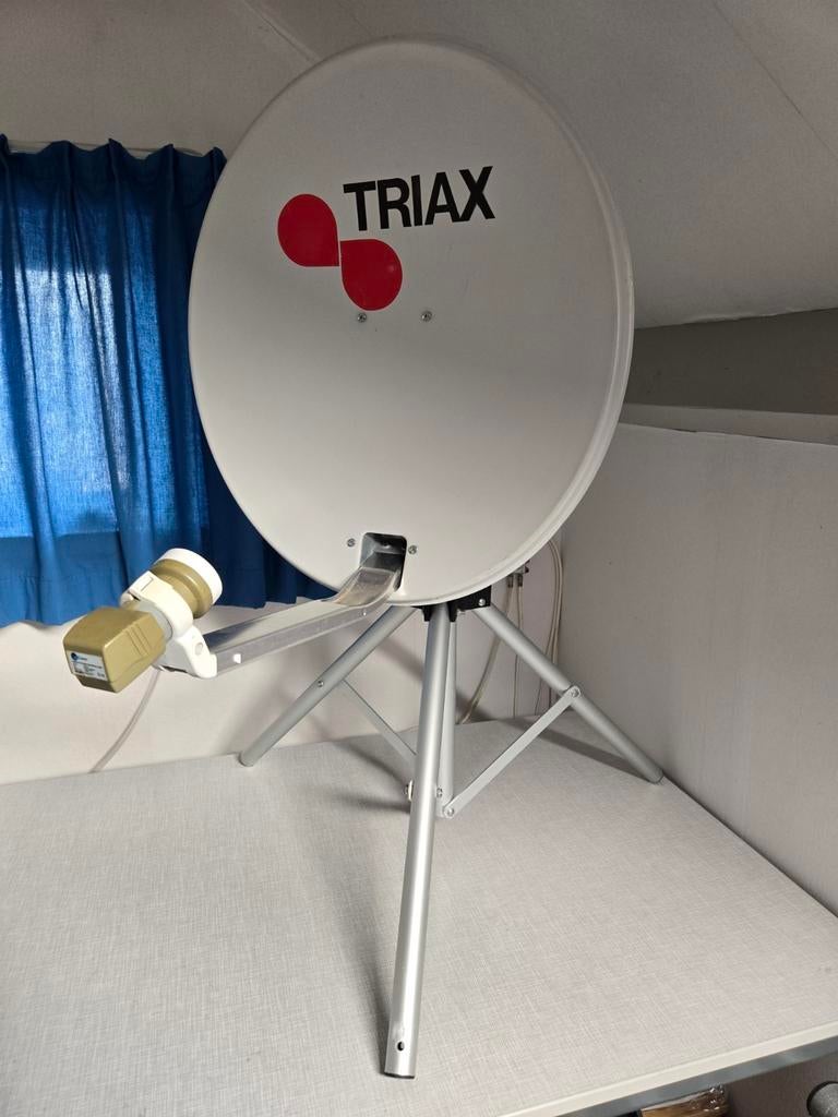 Triax schotel met statief en lnb, Ophalen, Zo goed als nieuw, Overige merken