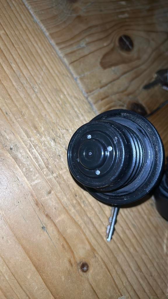 35 st. nieuwe tankdoppen voor oa polo vw citroen Peugeot enz, Auto-onderdelen, Ophalen of Verzenden, Nieuw, Peugeot