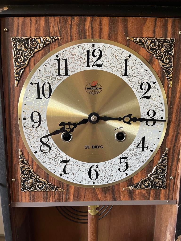 Houten wandklok met paard en slinger, Ophalen