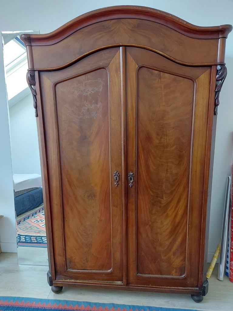 Aparte antieke kast, Ophalen