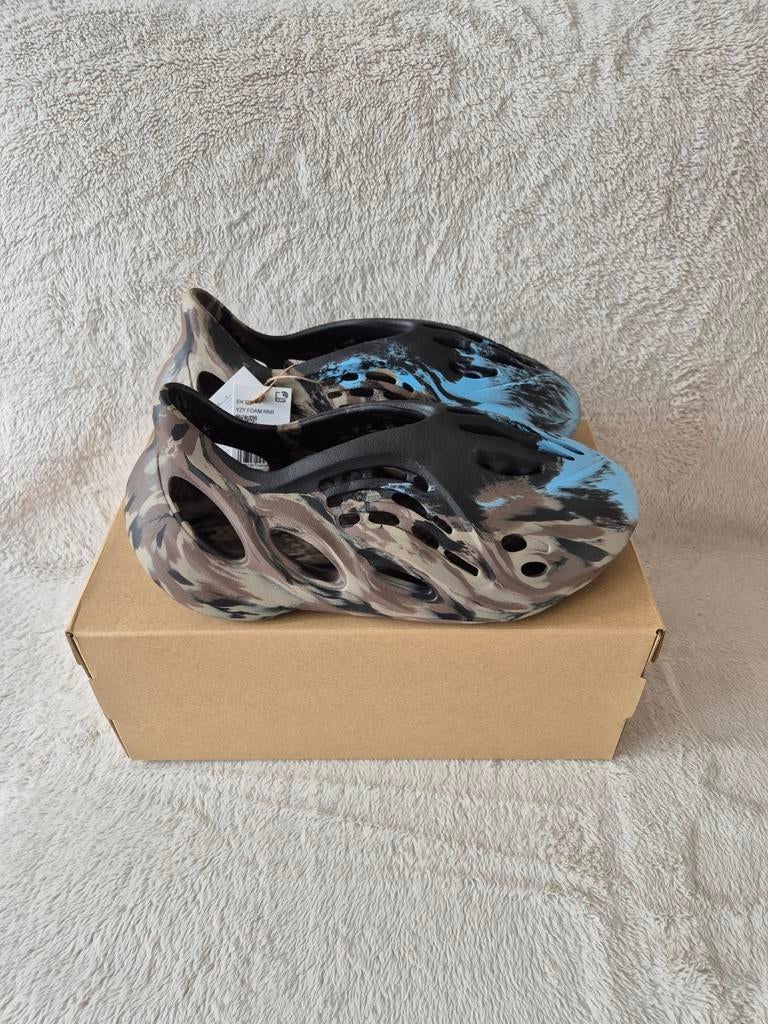 Yeezy Foam Runner MX Cinder Maat 44.5, Kleding | Heren, Schoenen, Ophalen of Verzenden, Nieuw