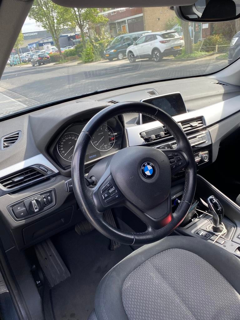 BMW X1 Sdrive18i 140pk Aut 2018 Grijs, SUV of Terreinwagen, Zilver of Grijs, Benzine, 1499 cc