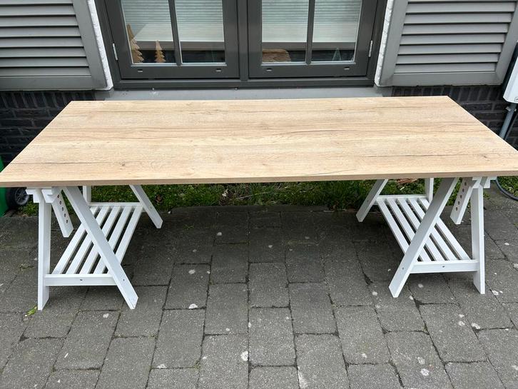 Eikenfineer bureau/tafel (200x80) met IKEA MITTBACK schragen, Huis en Inrichting, Bureaus, Gebruikt, Bureau, In hoogte verstelbaar