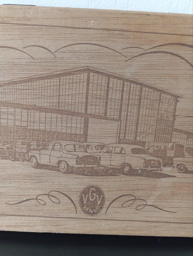 Vintage sigarenkistje, Verzamelen, Rookartikelen, Aanstekers en Luciferdoosjes, Ophalen of Verzenden, Tabaksdoos of Verpakking