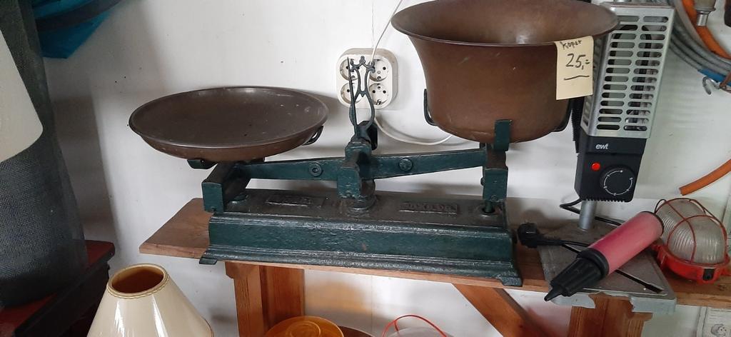 Oude weegschaal koperen bakken, Antiek en Kunst, Ophalen