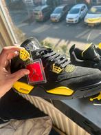 Jordan 4 yellow thunder maat:44.5, Ophalen of Verzenden, Zo goed als nieuw, Schoenen