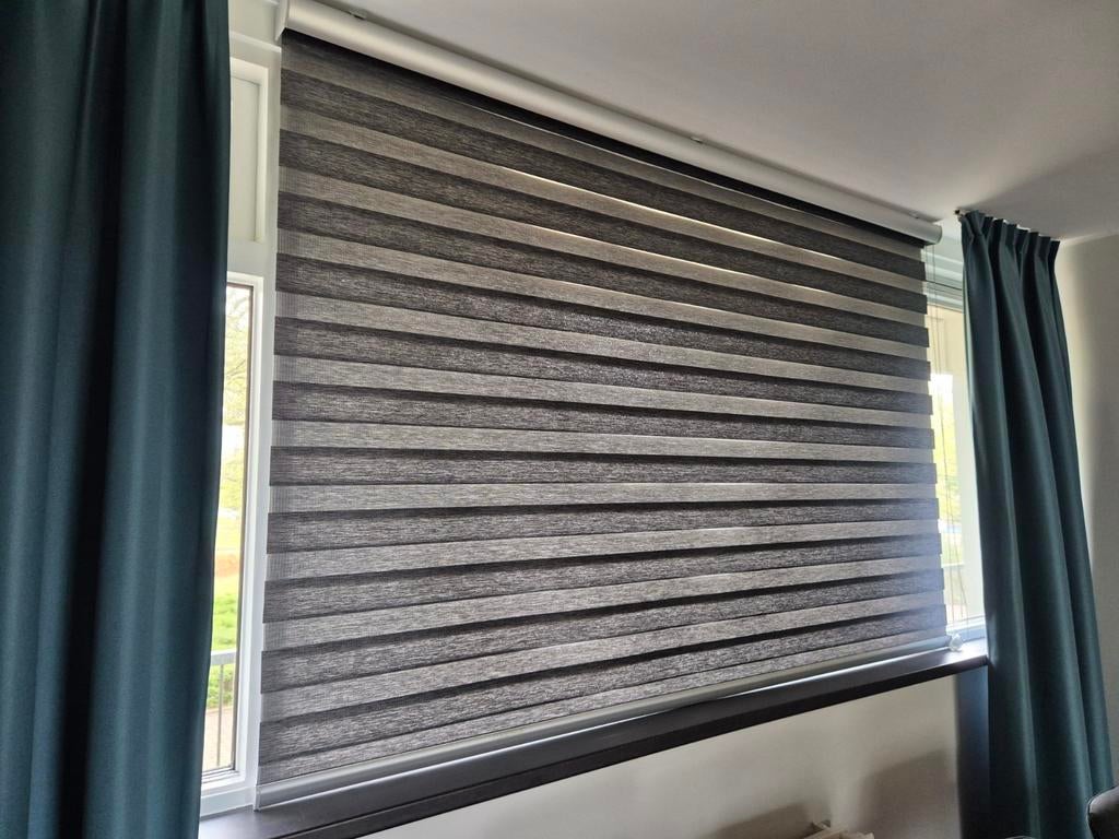Grijs rolgordijn 235 cm breed, Ophalen, 200 cm of meer, Zo goed als nieuw, 200 cm of meer