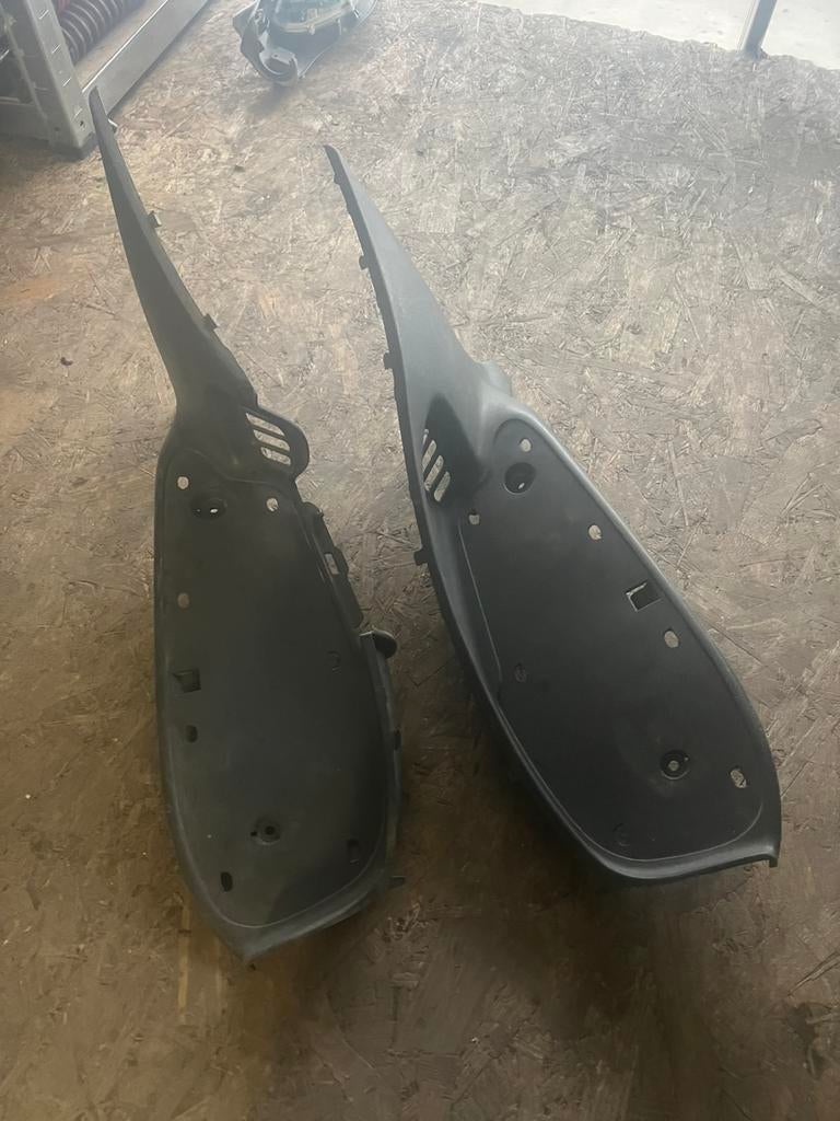 Gilera runner 50 180 treeplank binnen kap binnenkap voet mat, Ophalen of Verzenden