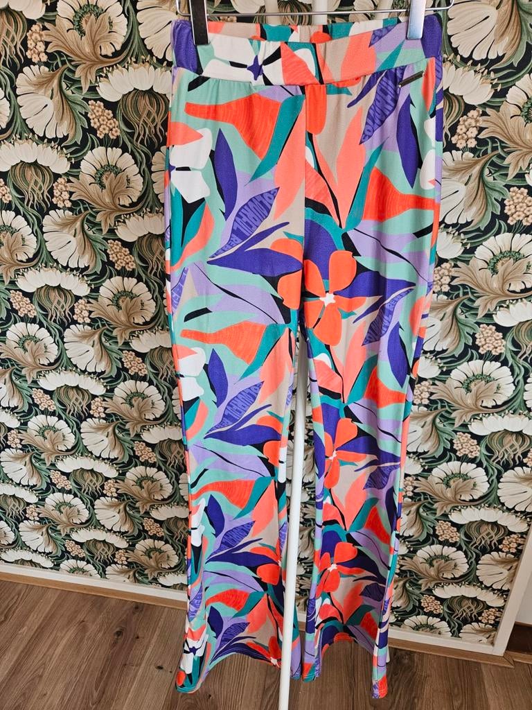 Colourful rebel flairbroek maat XS, Kleding | Dames, Broeken en Pantalons, Kort, Colourful Rebel, Ophalen of Verzenden, Zo goed als nieuw