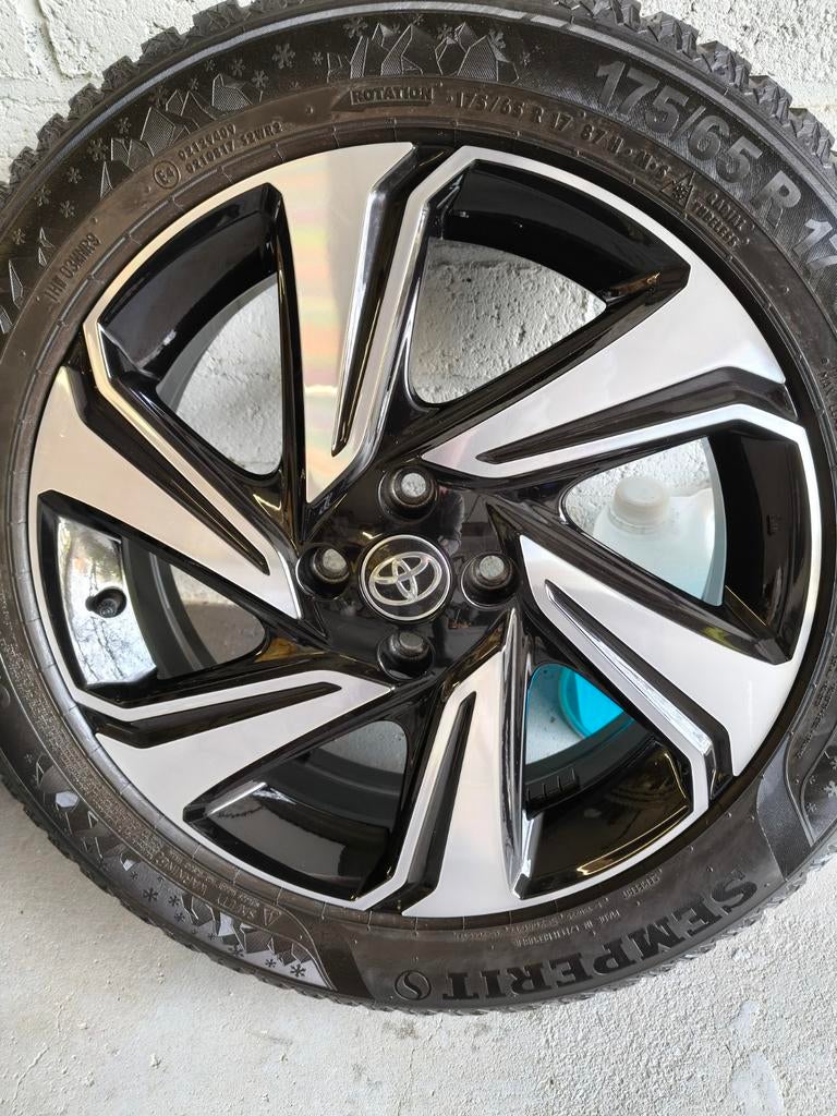 Te koop nieuwe winterbanden Toyota Aygo X, Auto-onderdelen, Banden en Velgen, Ophalen, 175 mm, Banden en Velgen, Nieuw