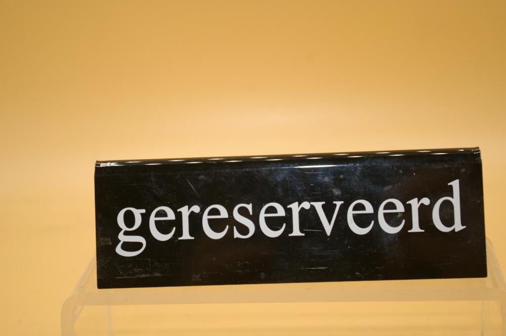 Kunststof bordje "gereserveerd', Huis en Inrichting, Vintage, Zwart, Kunststof, Ophalen of Verzenden