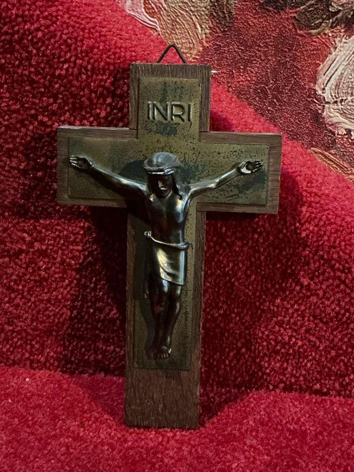 Antiek houten kruisbeeld ❤️ met koperen corpus, Antiek en Kunst, Antiek | Religie, Ophalen of Verzenden