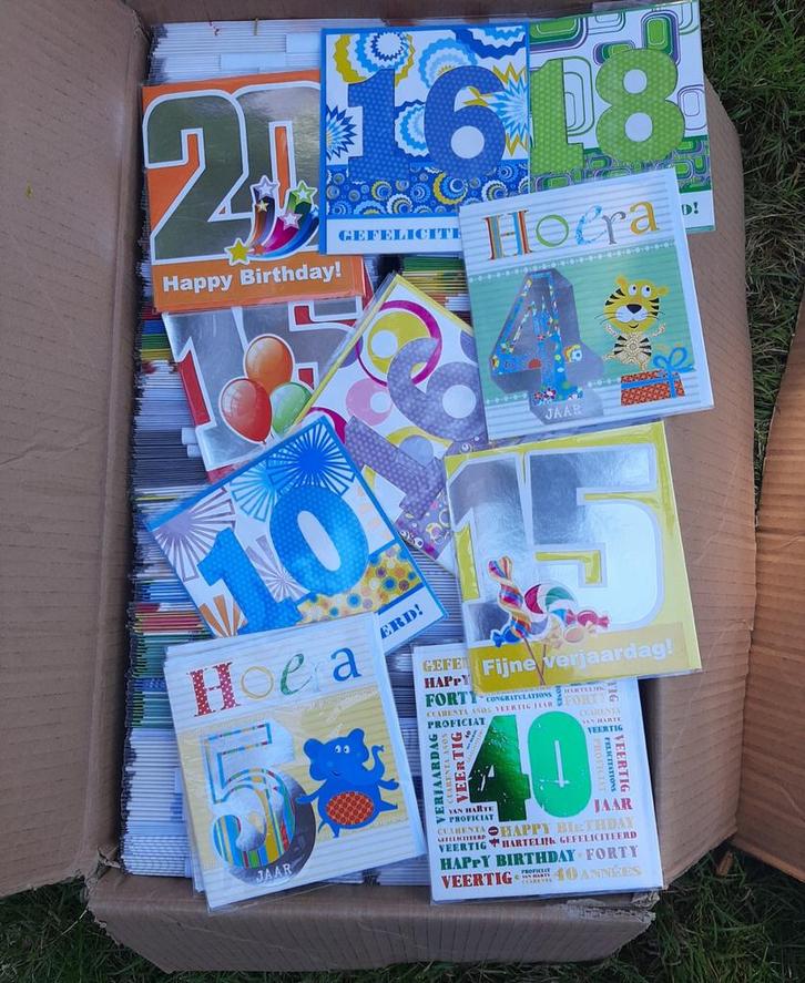 Ongeveer 3000 leeftijdskaarten, Diversen, Rommelmarktspullen, Nieuw, Ophalen of Verzenden