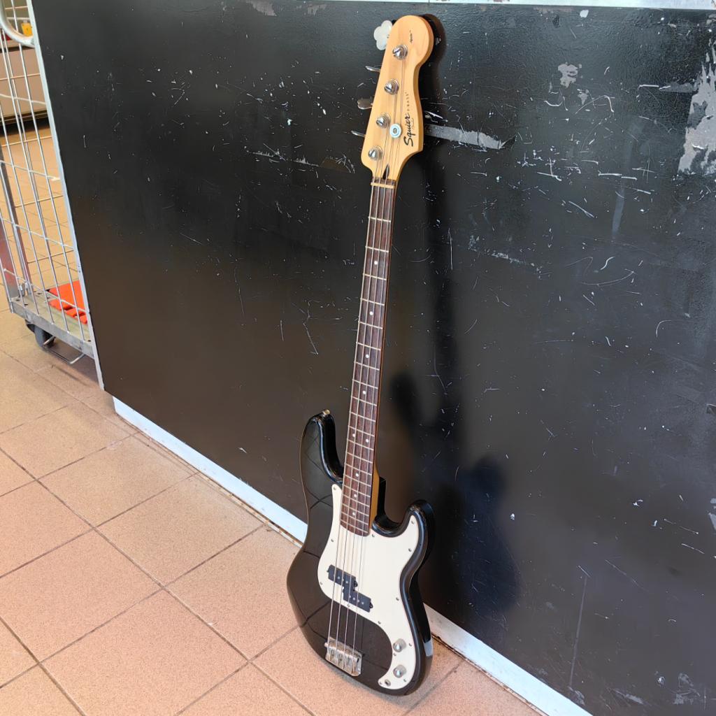 Fender Squier P-Bass Guitar - In Nette Staat, Fender, Zo goed als nieuw, Support@fender.com, 17600 Catalina Street
Los Angeles, CA 90746
USA