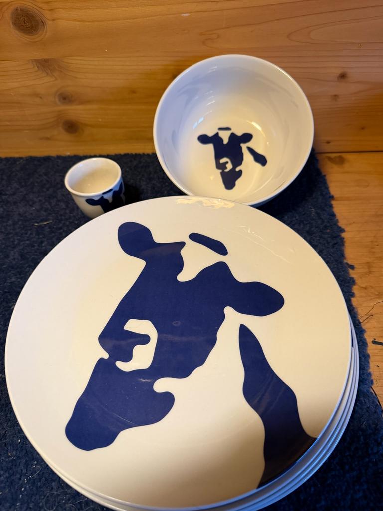 Servies met koeienprint, Huis en Inrichting, Ophalen, Keramiek, Zo goed als nieuw, Overige stijlen