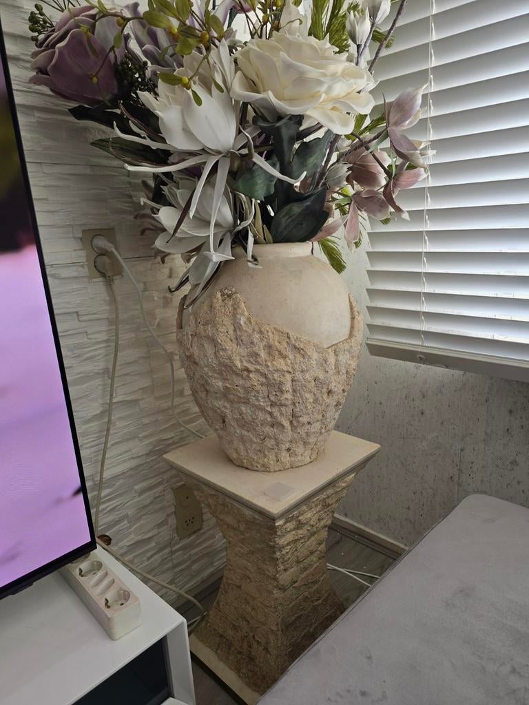 Grote decoratieve vaas met kunstbloemen -, Ophalen, Steen, Gebruikt, Overige kleuren