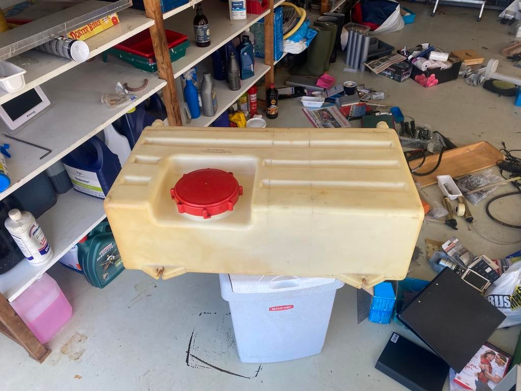 Kunststof brandstoftank voor boot, Watersport en Boten, Ophalen, Gebruikt, Motor en Techniek, Motorboot