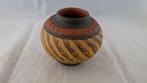 mooi bol vaasje in aardetinten, Gebruikt, Overige kleuren, Aardewerk of Porselein, Ophalen of Verzenden