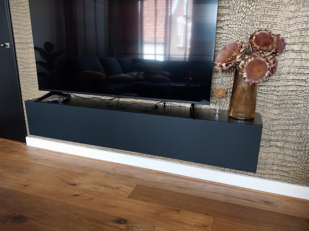 Modern zwevend zwart televisiemeubel, Huis en Inrichting, Kasten | Televisiemeubels, Ophalen, 150 tot 200 cm, Zo goed als nieuw