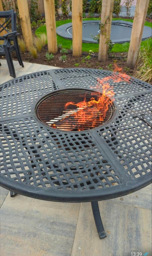 Vuurkorf / BBQ tafel met 6 stoelen, Ophalen, Gebruikt