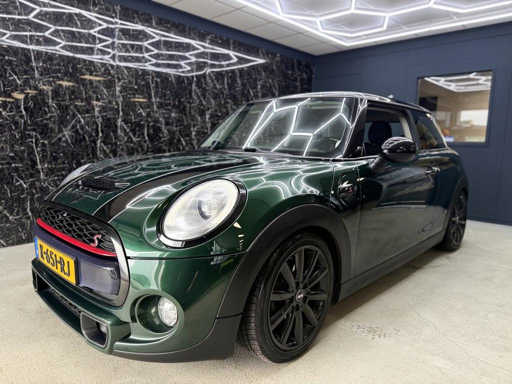 MINI Mini 2.0 Cooper S Chili Serious Business (bj 2015), 1998 cc, Gebruikt, 4 stoelen, Leder en Stof