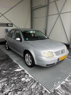 Volkswagen Bora 1.6 77KW 2002 Grijs, Stof, 4 cilinders, 1200 kg, Handgeschakeld