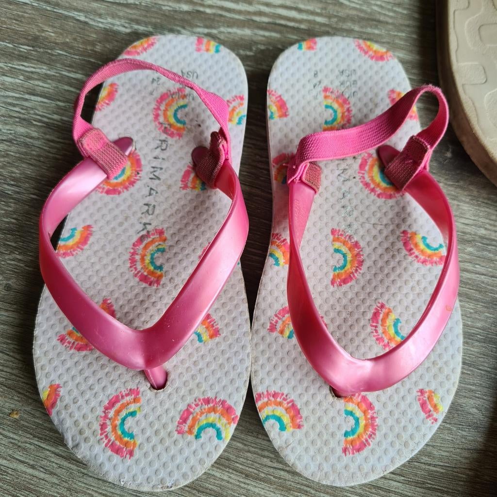 Primark teenslippers met regenboogjes maat 24, Kinderen en Baby's, Kinderkleding | Schoenen en Sokken, Ophalen of Verzenden