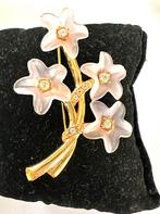 Vintage roze kunststof bloemen  broche, Overige materialen, Verzenden, Zo goed als nieuw, Roze