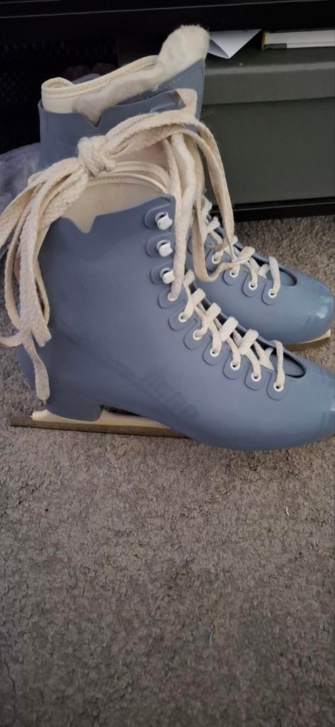 Acro kunstschaatsen - Maat 42 - Zo goed als nieuw, Sport en Fitness, Schaatsen, Ophalen of Verzenden, Zo goed als nieuw, Kunstschaatsen