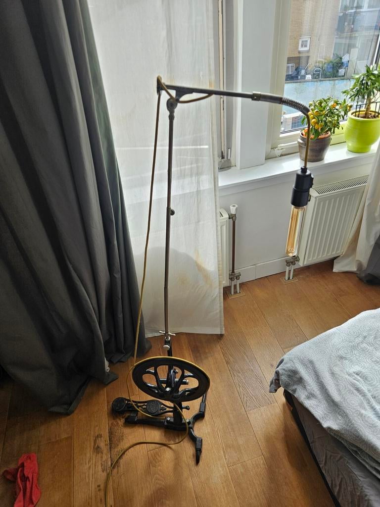 Unieke lamp van tandartswiel, Ophalen