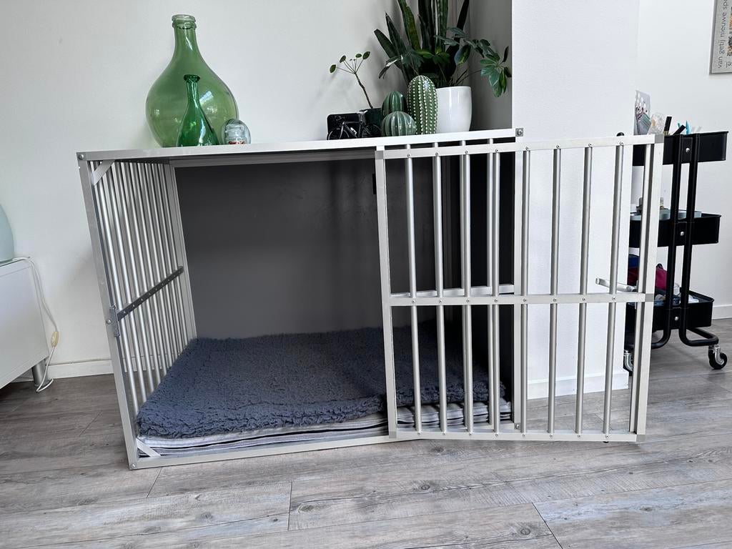 Hundos bench L 106x71x81 met anti-slipmat, Ophalen, Zo goed als nieuw