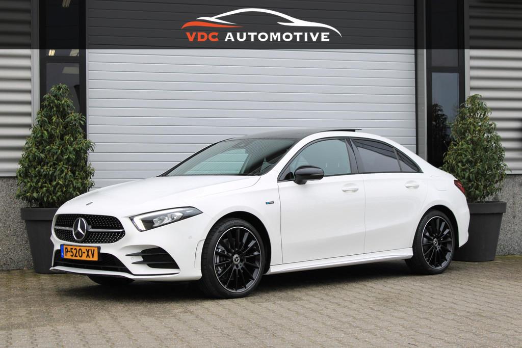 Mercedes-Benz A-Klasse 250 e AMG Pano | Widescreen | Sfeerve, Auto's, 77 km/l, Gebruikt, Euro 6, 4 cilinders