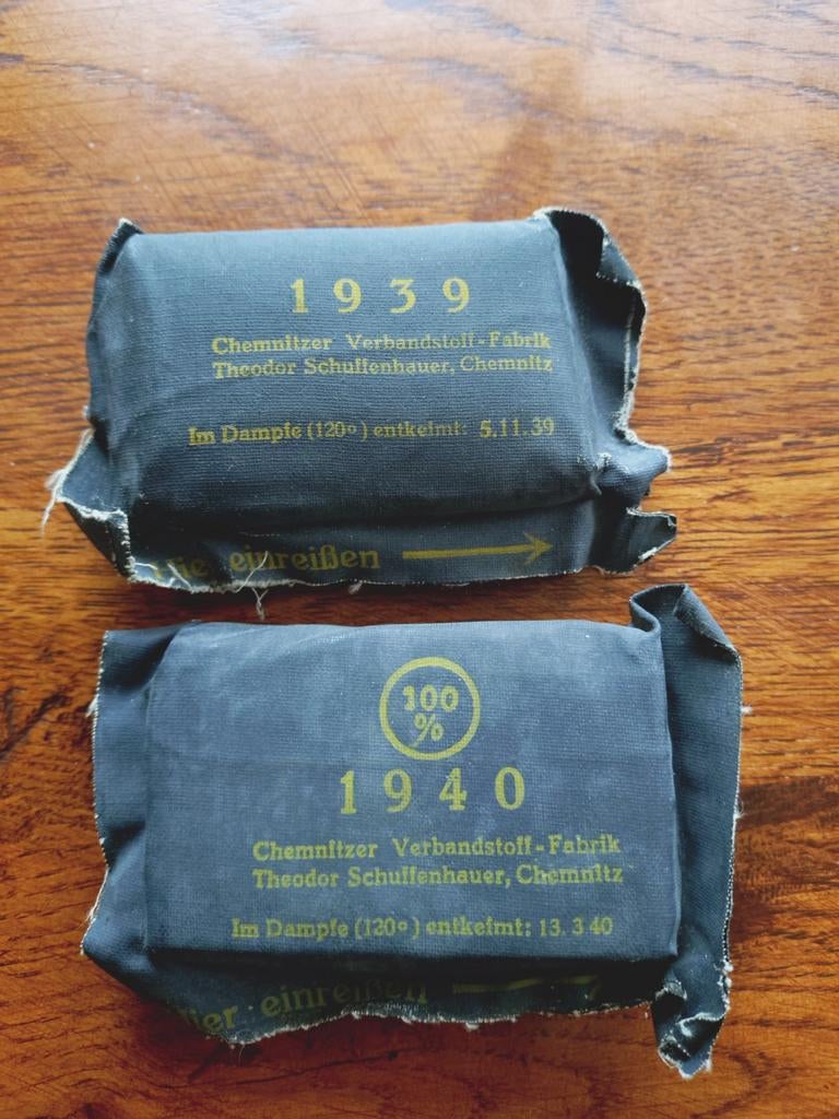 2 Originele Duitse Noodverbandpakjes uit 1939/1940, Verzamelen, Ophalen of Verzenden, Landmacht, Duitsland, Kleding of Schoenen