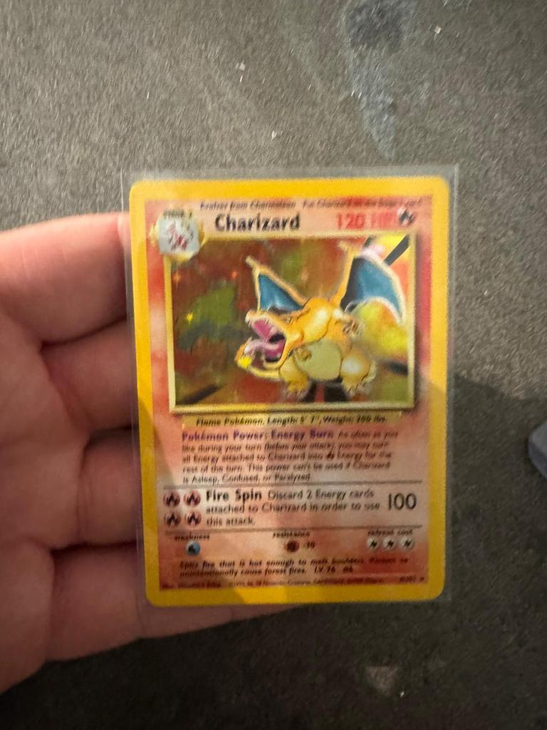 Charizard Base Set 4/102, Ophalen of Verzenden, Zo goed als nieuw
