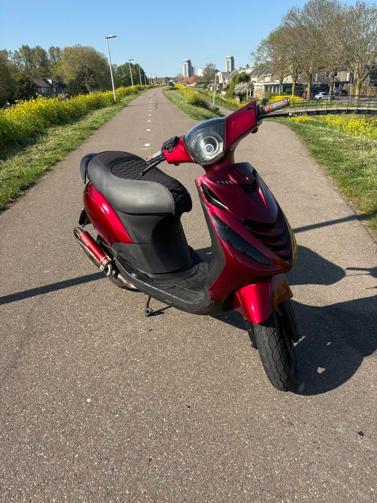 Piaggio zip 2 takt 70cc BROM 2002!, Fietsen en Brommers, Brommeronderdelen | Scooters, Ophalen of Verzenden, Zo goed als nieuw