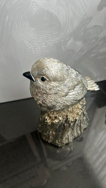 Fluitende Vogel Decoratiebeeld beschikbaar voor biedingen