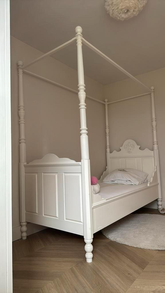 Slaapkamerset compleet inclusief hemelbed kledingkast, Kinderen en Baby's, Kinderkamer | Bedden, Zo goed als nieuw, 180 cm of meer