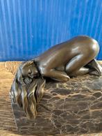Bronzen sculptuur van een naakte slapende dame, Ophalen of Verzenden