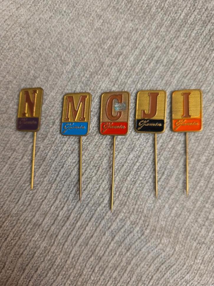 Vintage Jamin Reclame Pins - Letters, Verzamelen, Speldjes, Pins en Buttons, Gebruikt, Speldje of Pin, Merk, Verzenden
