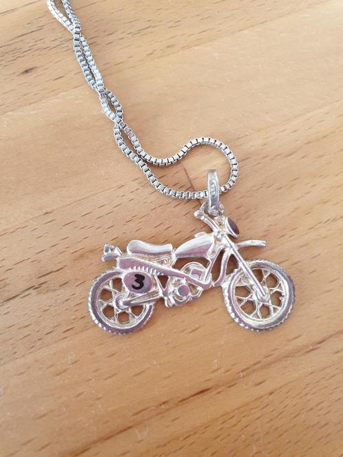 Ketting met zilveren hanger van motor of brommer, Sieraden, Tassen en Uiterlijk, Kettingen, Gebruikt, Zilver, Zilver, Ophalen