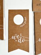 Bottle hangers ‘We do’ bruiloft marriage 56 stuks *nieuw*, Ophalen of Verzenden, Zo goed als nieuw, Versiering, Geboorte of Huwelijk