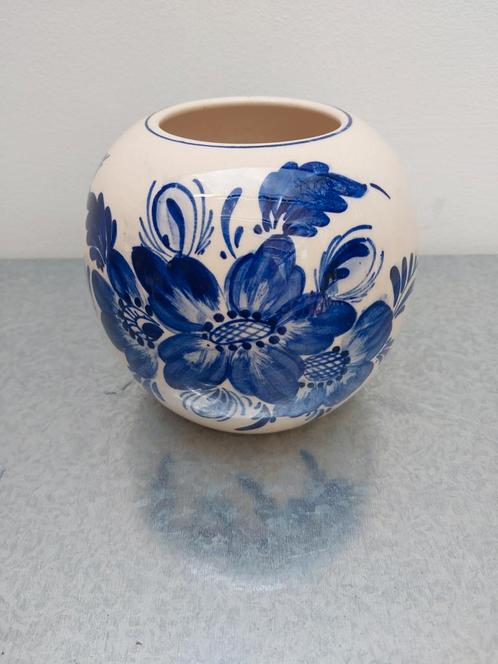 Leuke bolle vaas in de stijl van Delfts blauw, Antiek en Kunst, Antiek | Vazen, Ophalen of Verzenden