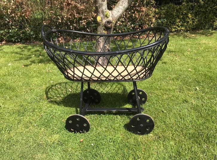 Vintage / retro rotan / rieten wieg verrijdbaar Boho TIENTJE, Kinderen en Baby's, Babywiegjes en Ledikanten, Gebruikt, Wieg, Ophalen