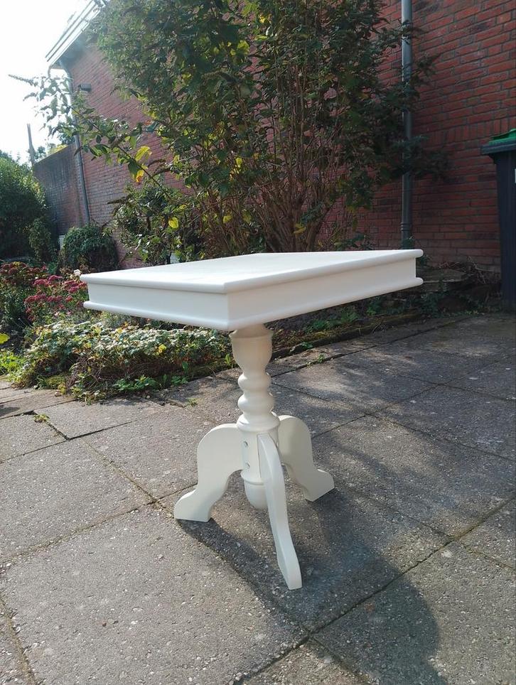 Charmant wit tafeltje - 50x50 cm, Huis en Inrichting, Tafels | Eettafels, Zo goed als nieuw, 50 tot 100 cm, 50 tot 100 cm, tot twee personen