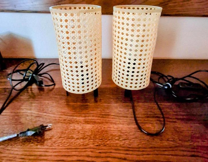 2 nieuwe leuke  rotan lampjes, Huis en Inrichting, Lampen | Tafellampen, Nieuw, Minder dan 50 cm, Metaal, Ophalen
