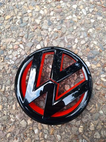 Embleem zwarte-rood VW Jetta 13 cm beschikbaar voor biedingen